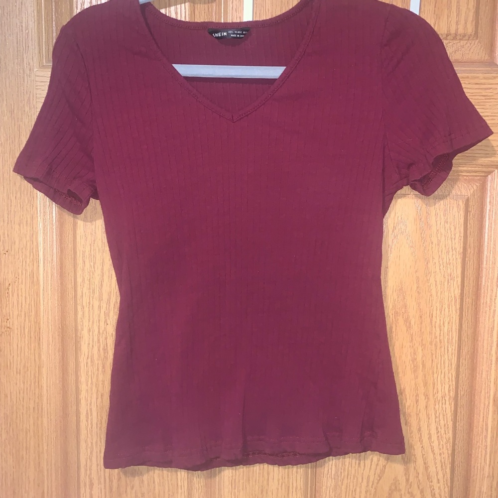 ribbed burgundy fitted t-shirt